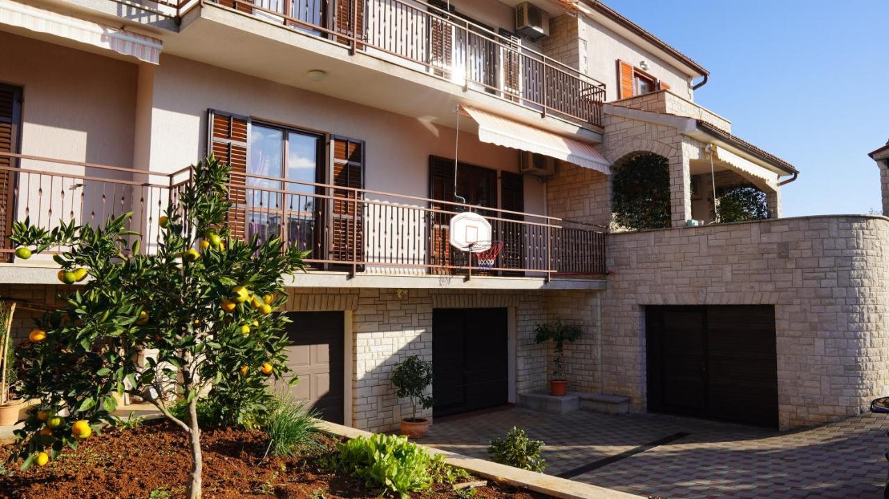 Apartments Luciana & Helena Pula Extérieur photo