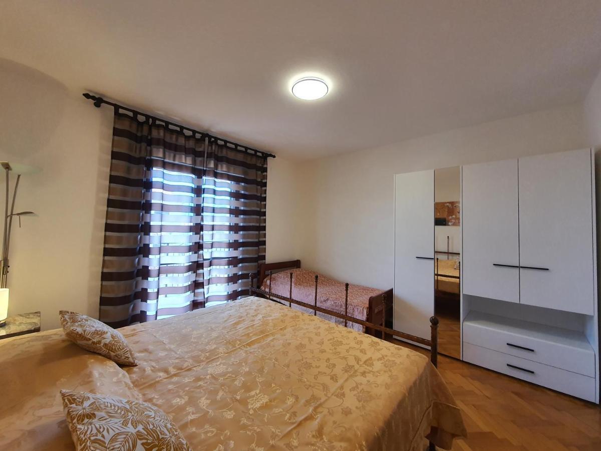 Apartments Luciana & Helena Pula Extérieur photo